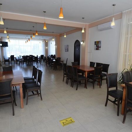 Hotel Intim 科斯蒂内什蒂 外观 照片