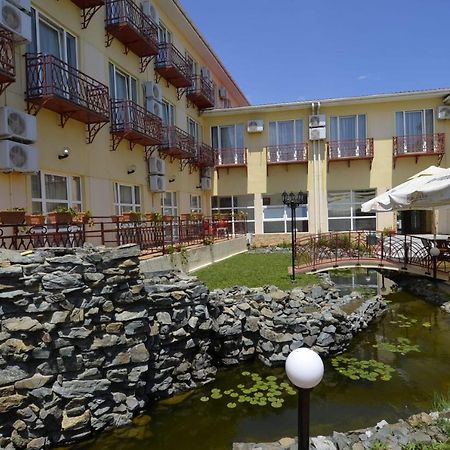 Hotel Intim 科斯蒂内什蒂 外观 照片