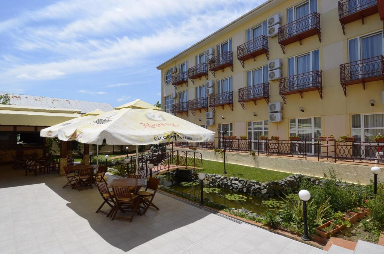 Hotel Intim 科斯蒂内什蒂 外观 照片