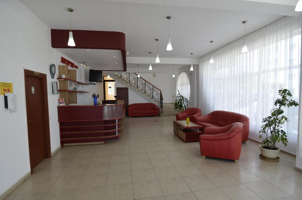 Hotel Intim 科斯蒂内什蒂 外观 照片