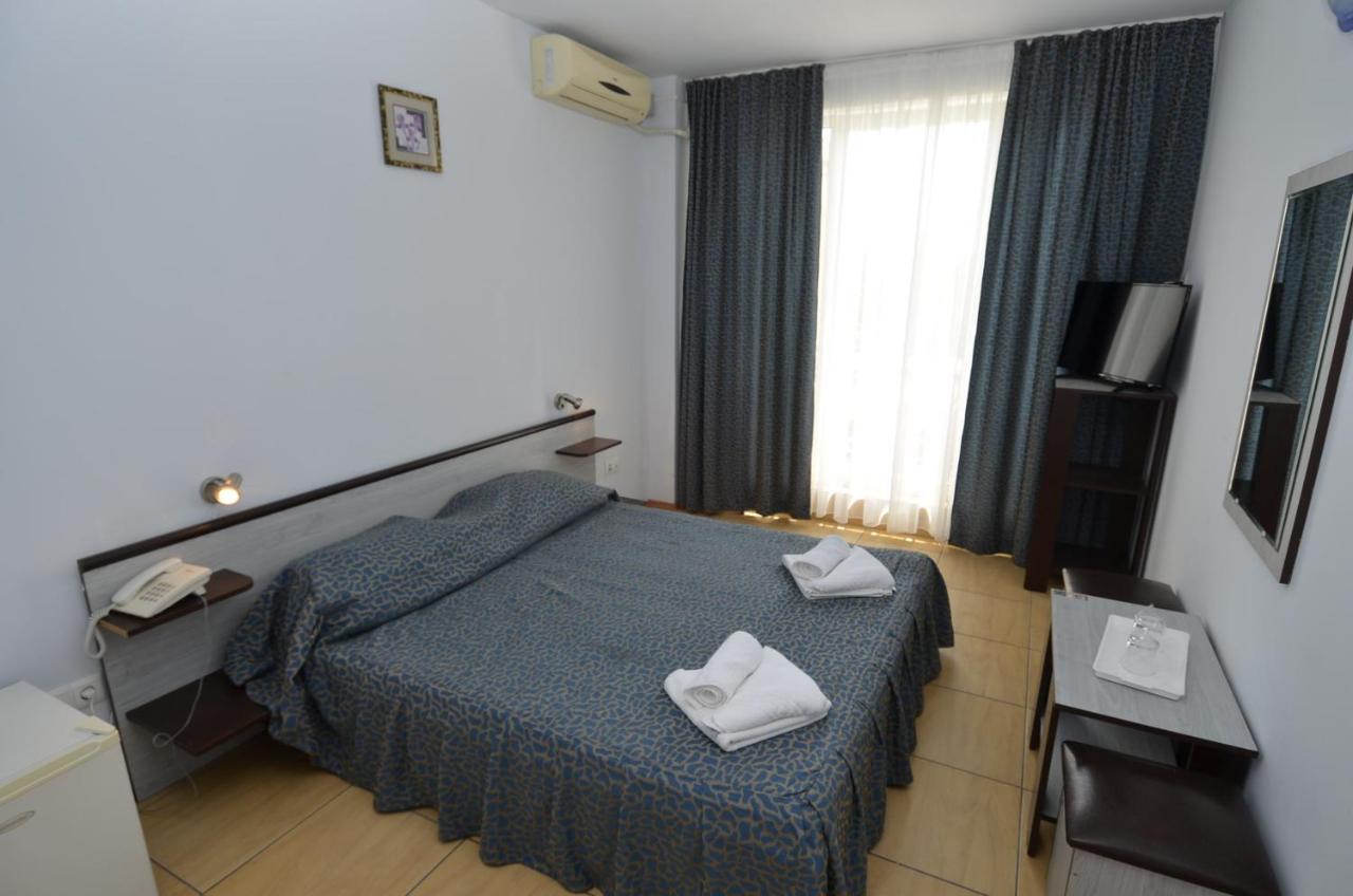 Hotel Intim 科斯蒂内什蒂 外观 照片