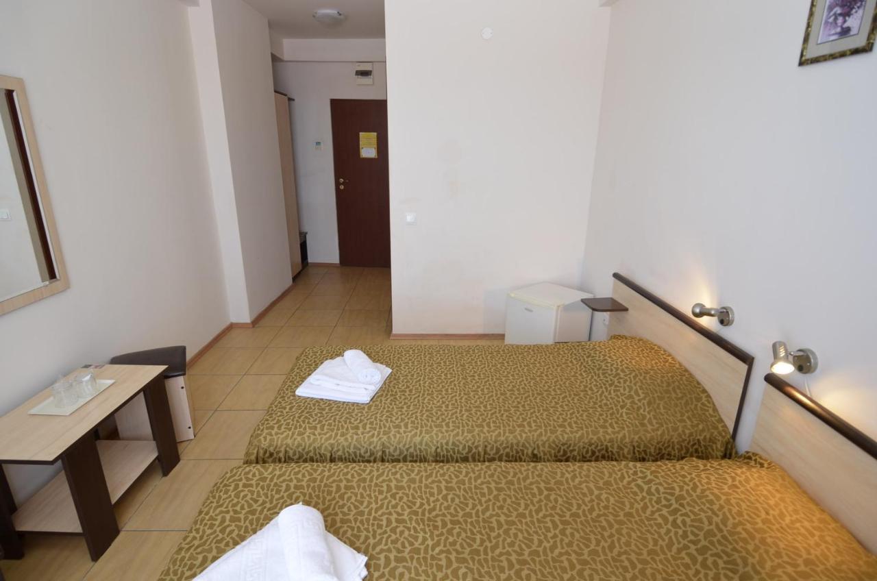 Hotel Intim 科斯蒂内什蒂 外观 照片