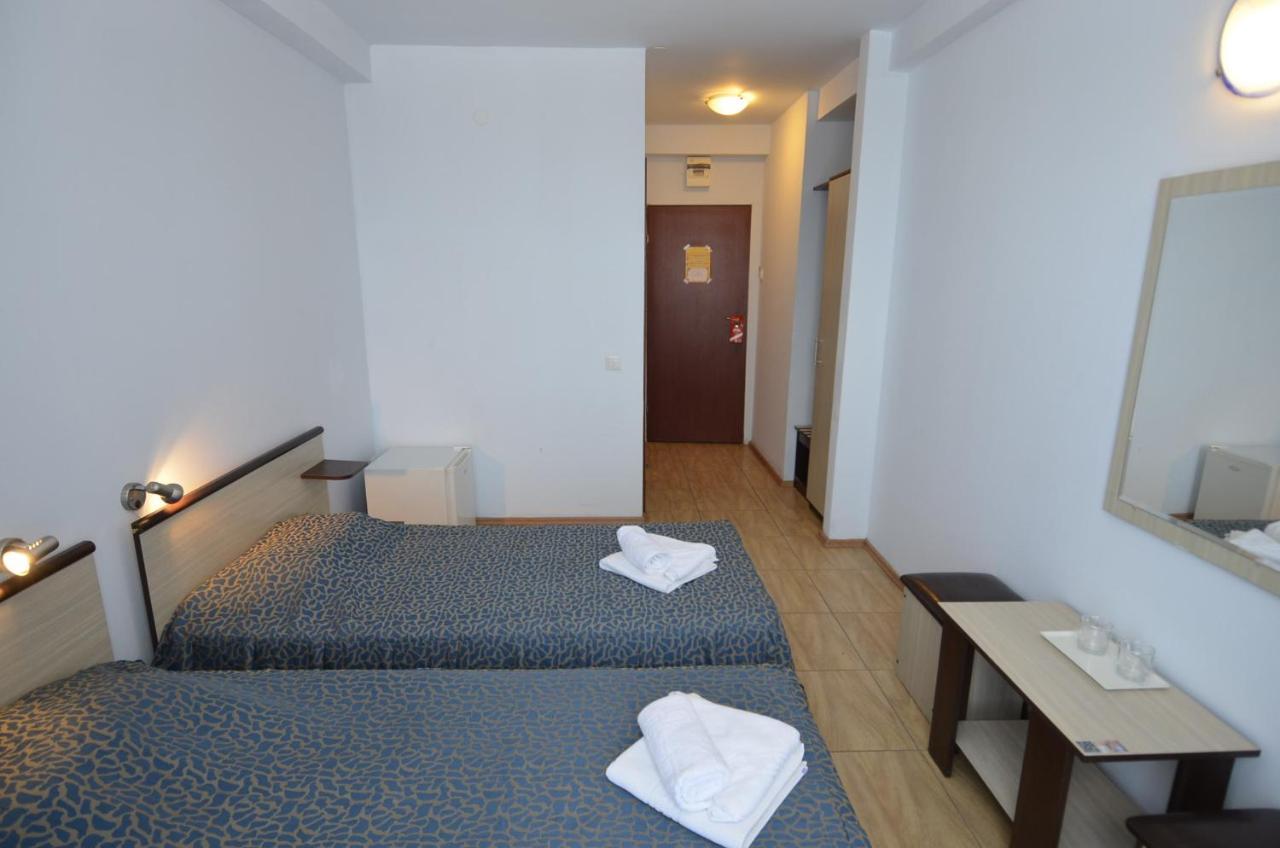 Hotel Intim 科斯蒂内什蒂 外观 照片