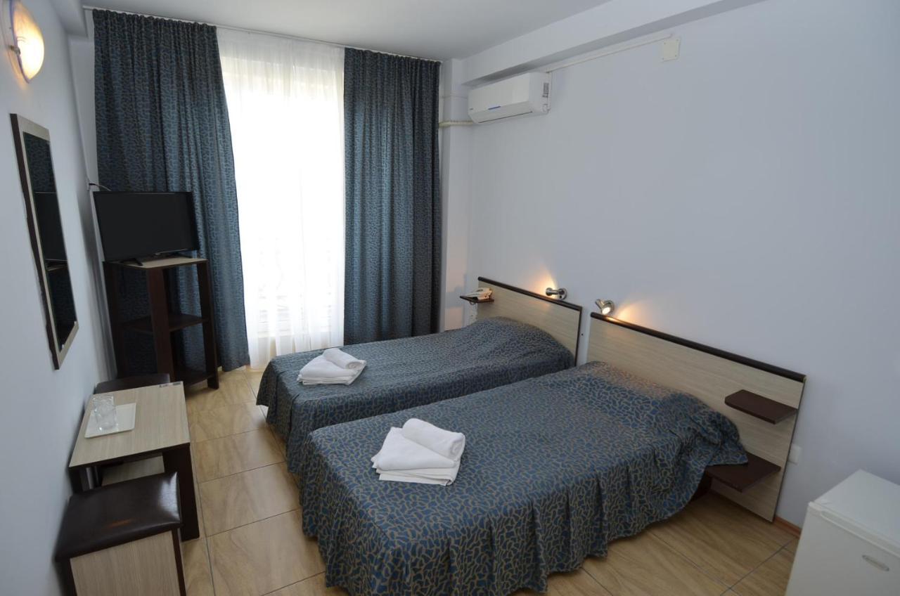 Hotel Intim 科斯蒂内什蒂 外观 照片